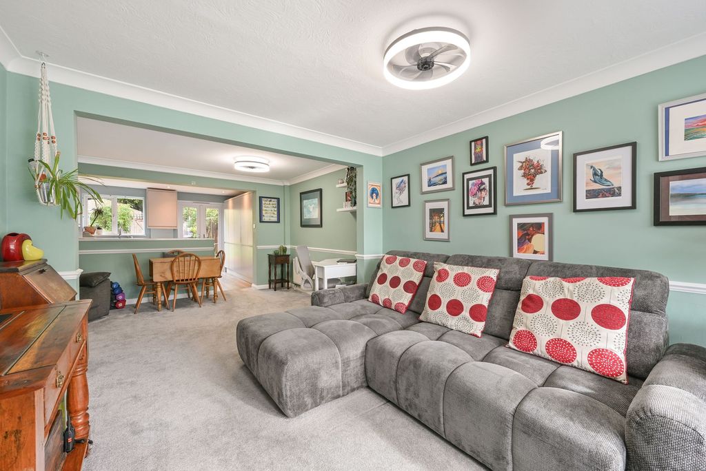 Property photo 2 of 12