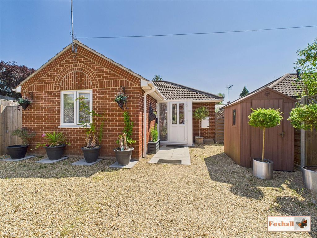 Property photo 1 of 22 Front Garden