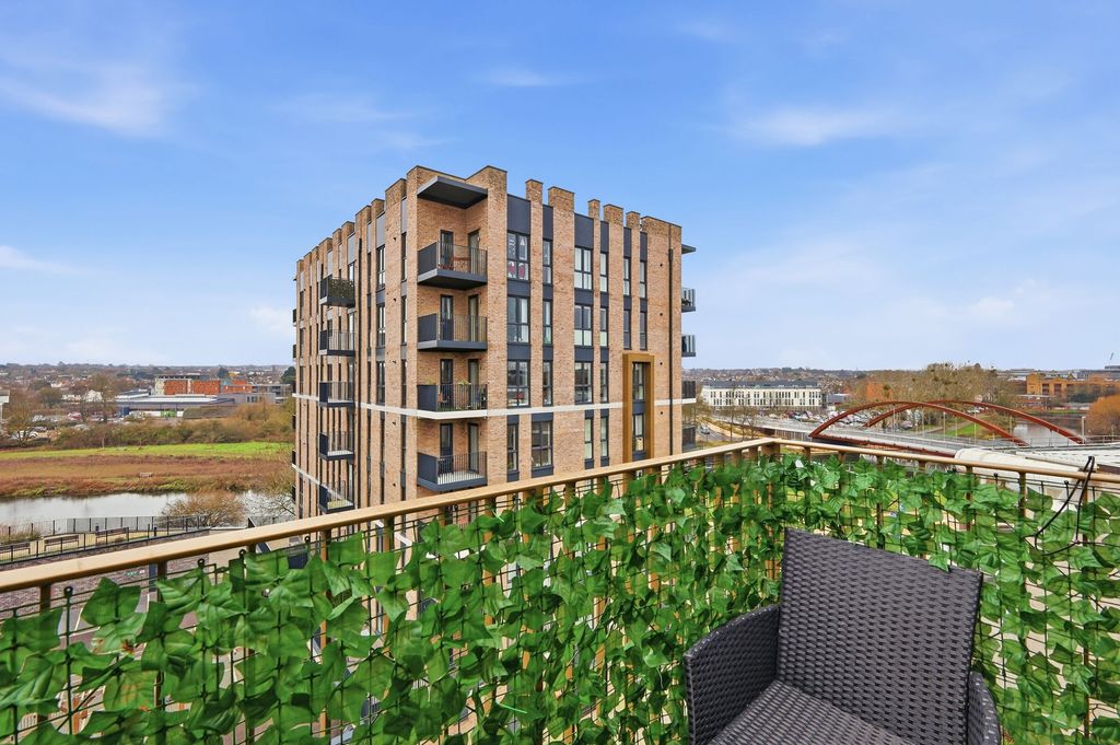 Property photo 3 of 11 Balcony