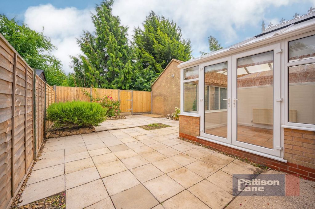 Property photo 2 of 11 Garden