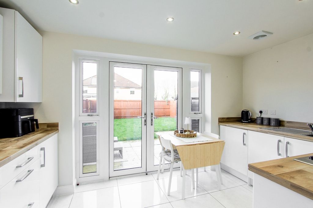 Property photo 2 of 12 Kitchen