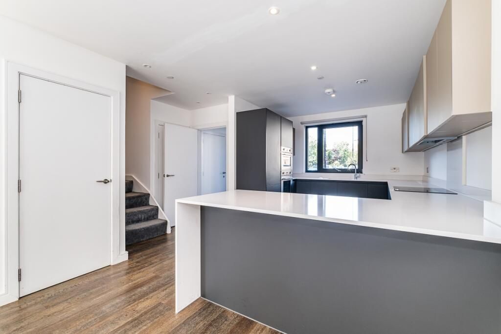 Property photo 2 of 17 Image