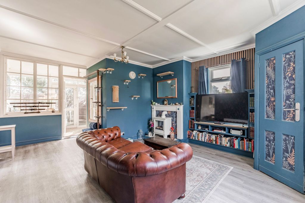 Property photo 3 of 25