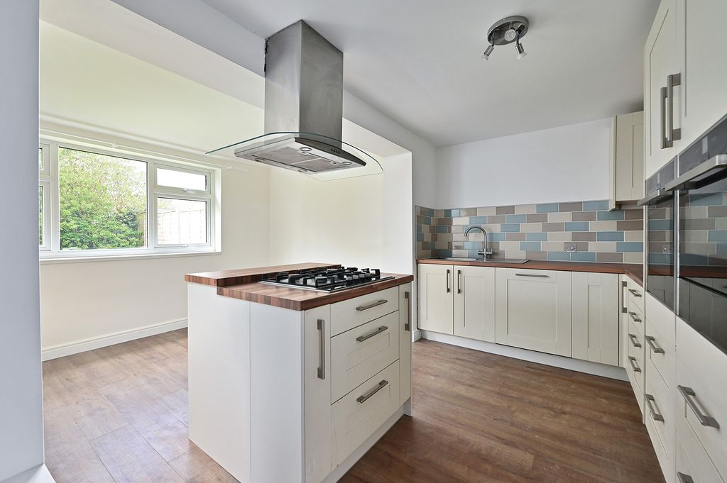 Property photo 3 of 8 1 Derry Rd (11)