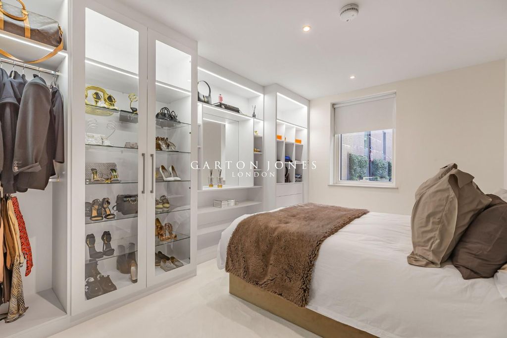 Property photo 2 of 11 Bedroom