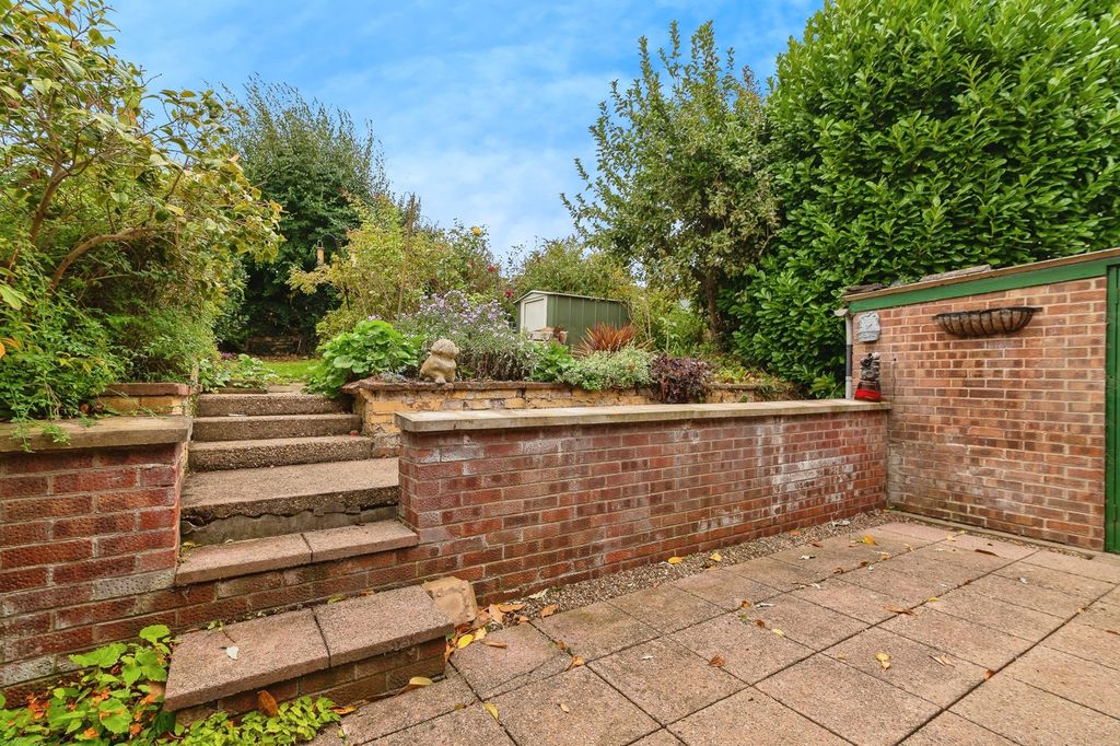 Property photo 3 of 17 Garden