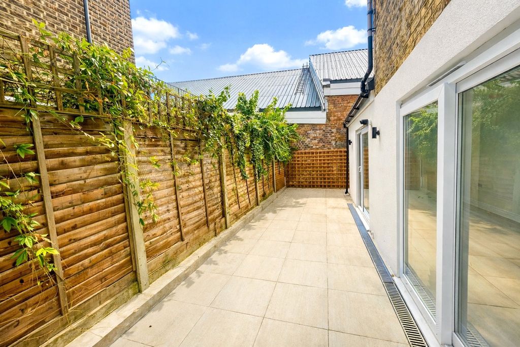 Property photo 1 of 8 Picture No. 15