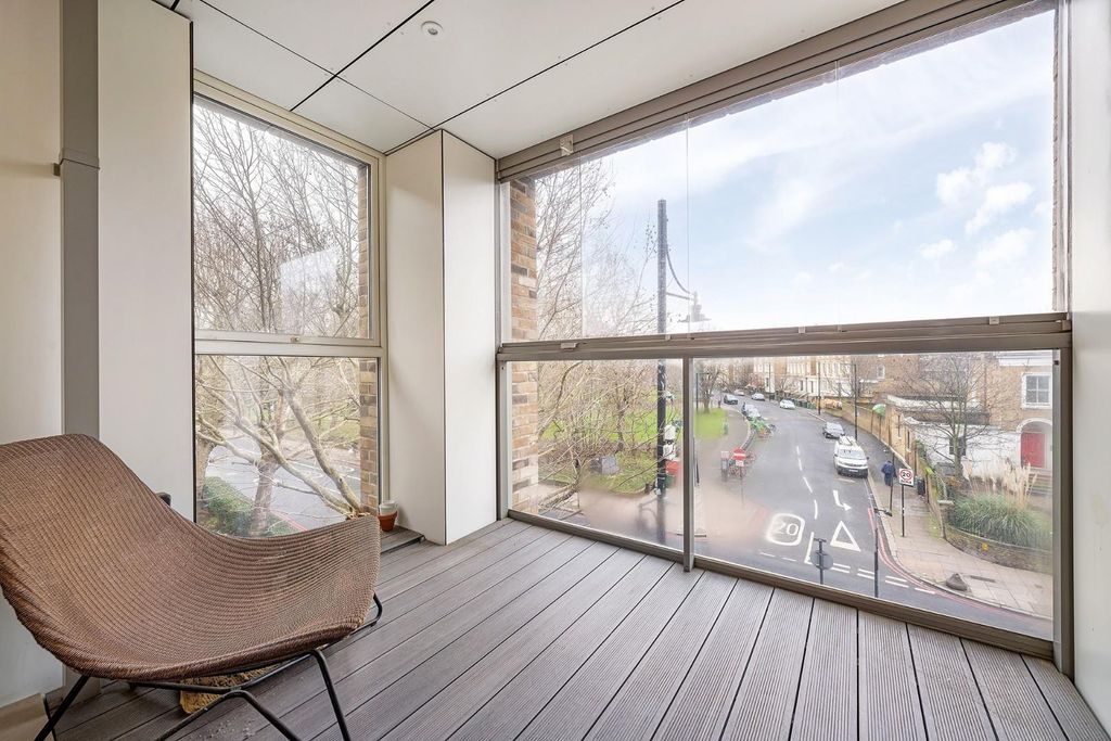 Property photo 2 of 18 Winter Garden.Jpg