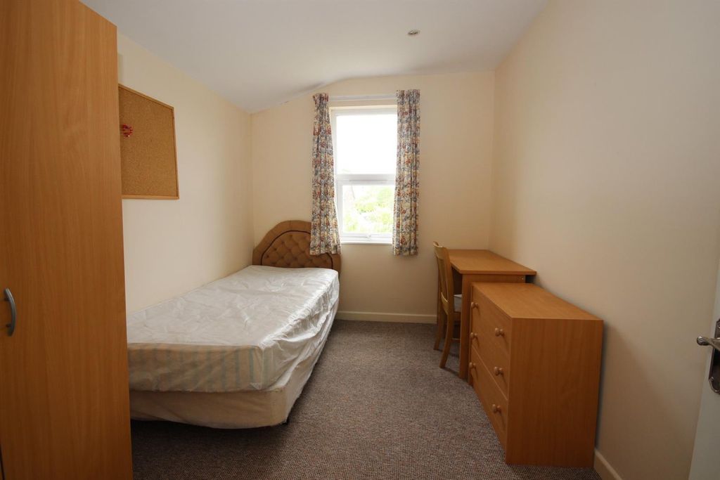 Property photo 3 of 24