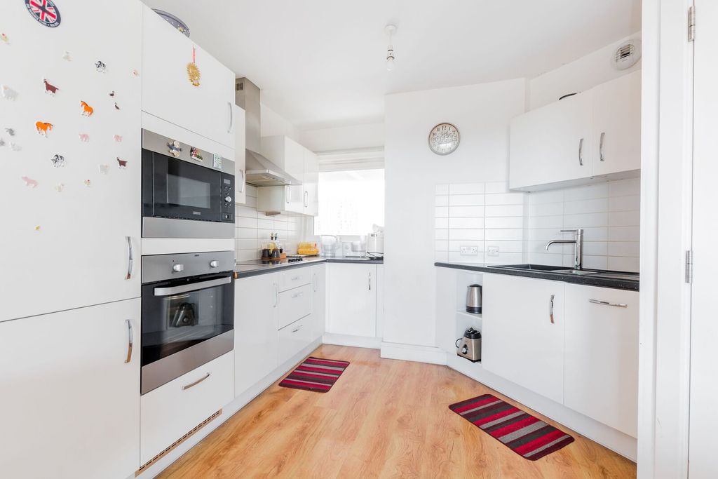 Property photo 2 of 12