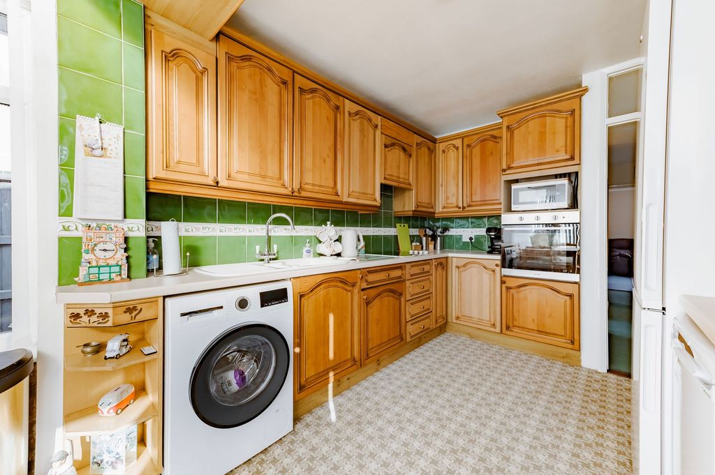 Property photo 2 of 19