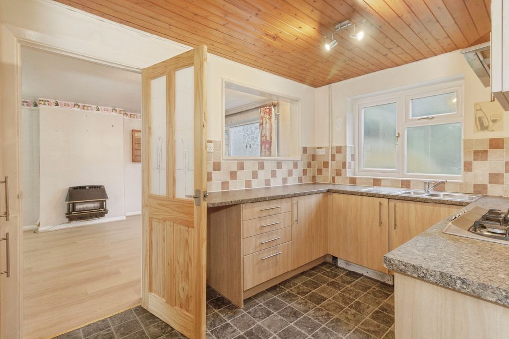 Property photo 3 of 25