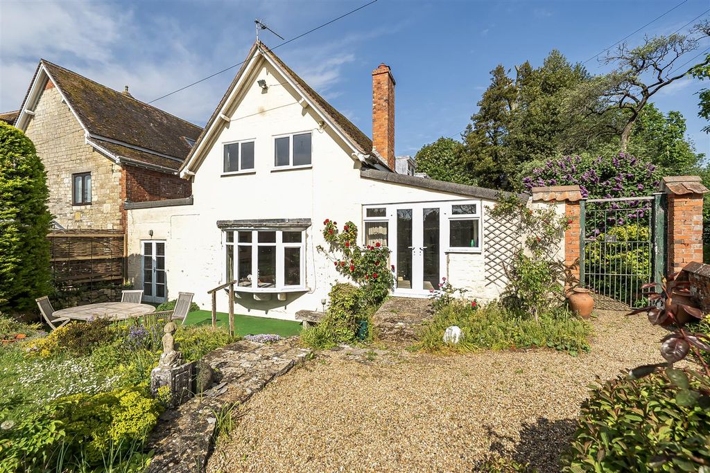 Property photo 1 of 17 Gravelled Patio To Snug