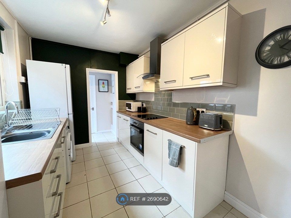 Property photo 2 of 11 Kitchen