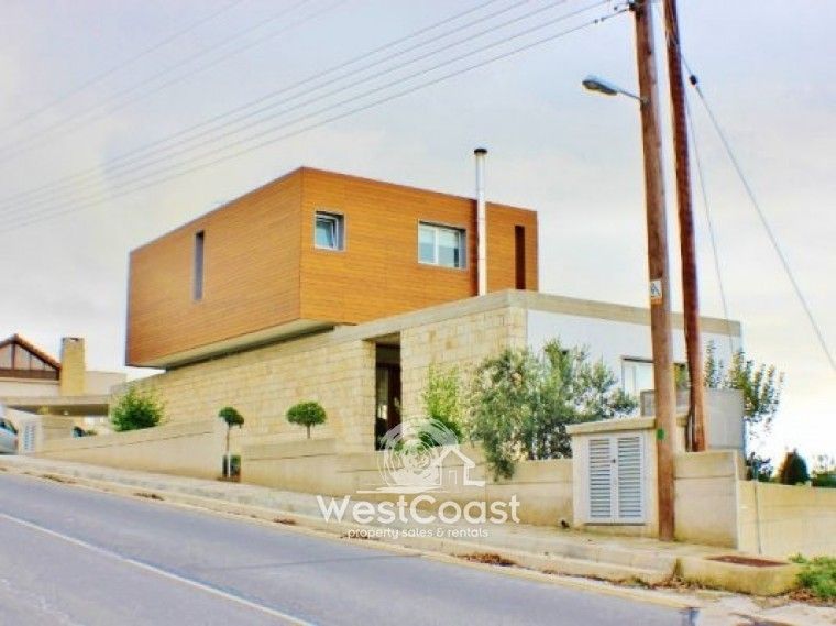 Property photo 2 of 27