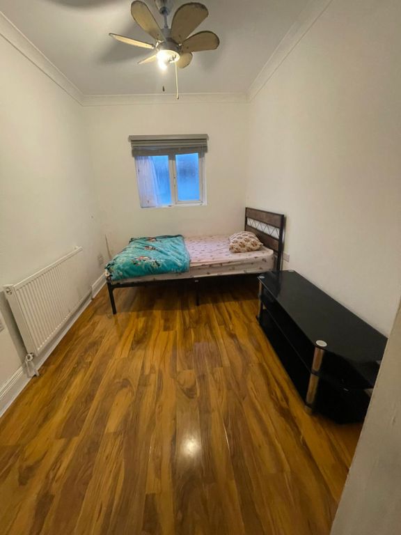 Property photo 1 of 2 Double Bedroom Ideal For Couple- Ilford