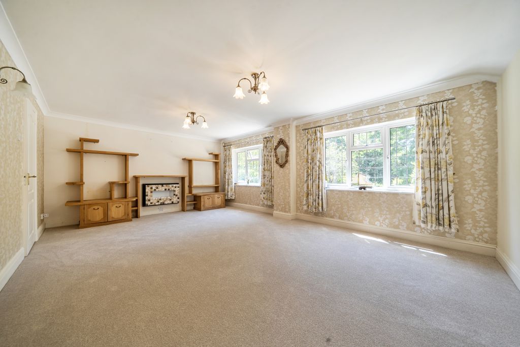 Property photo 3 of 23