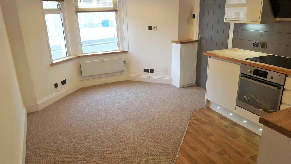 Property photo 3 of 7 3 - Picture No. 02