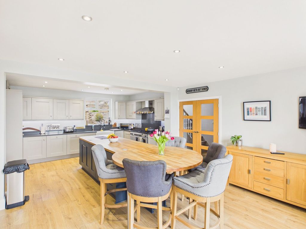 Property photo 3 of 22 Breakfasting Kitchen