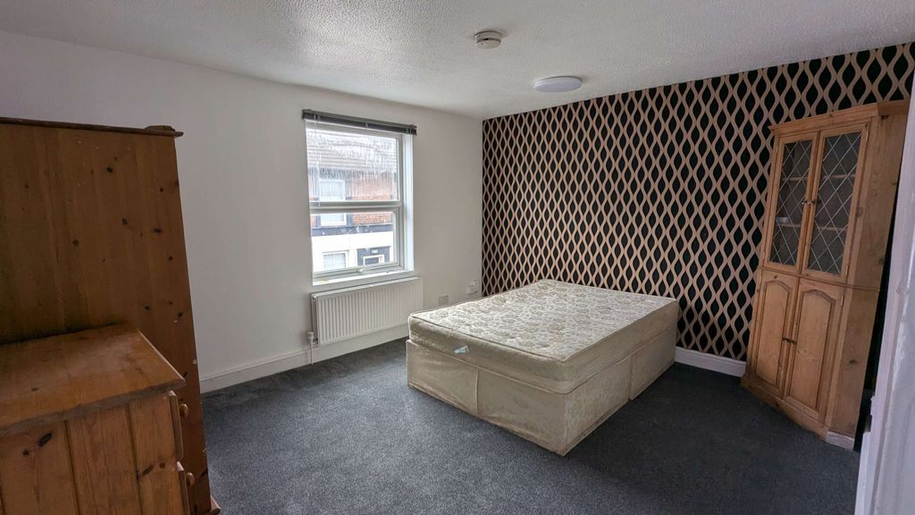 Property photo 1 of 8 Studio To Rent Castle Street, Luton Lu1