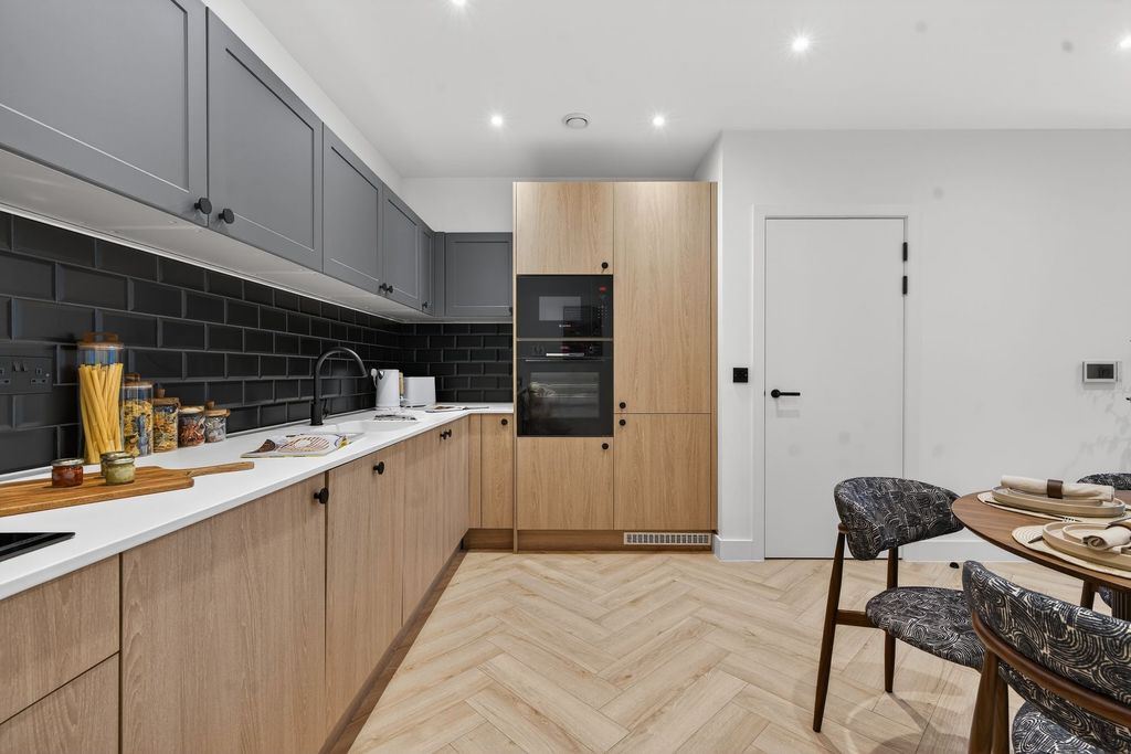 Property photo 3 of 38