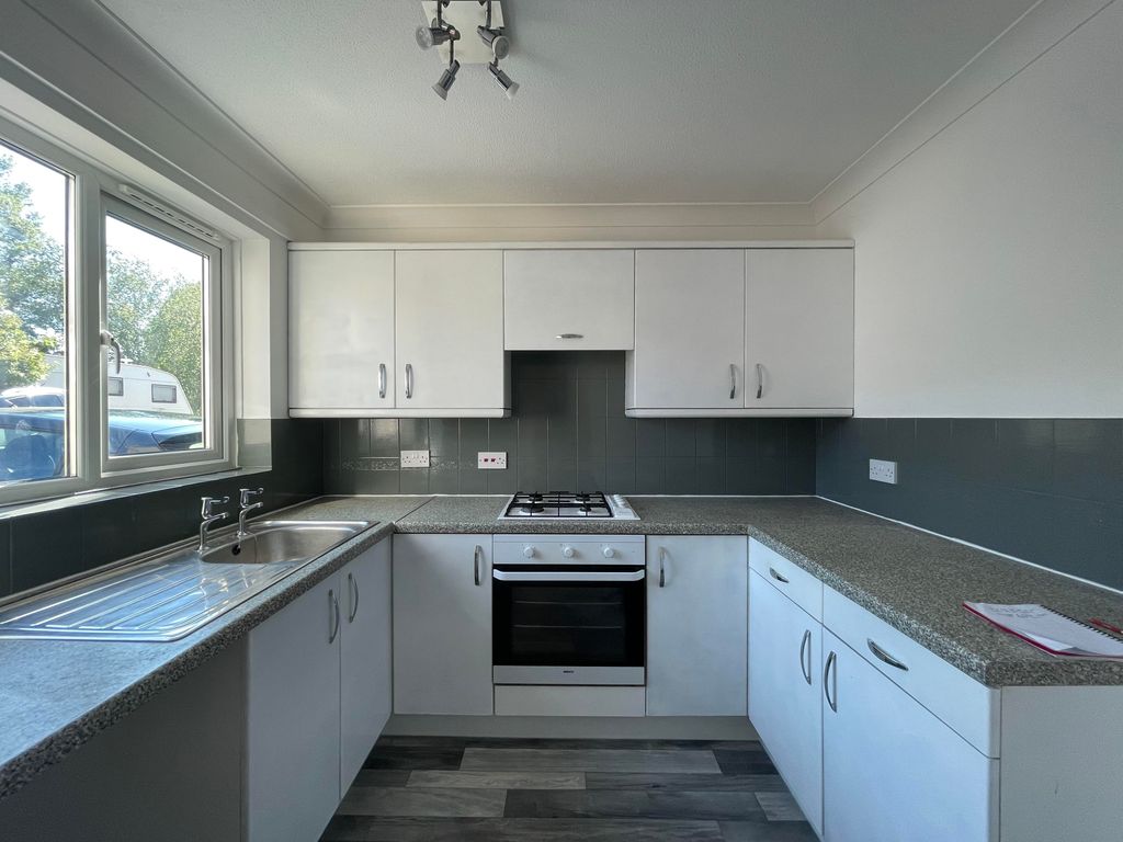 Property photo 3 of 9 Kitchen