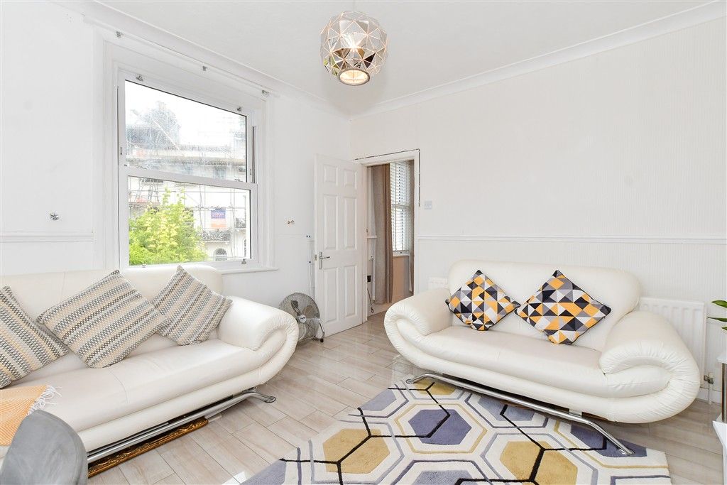 Property photo 2 of 13 Lounge