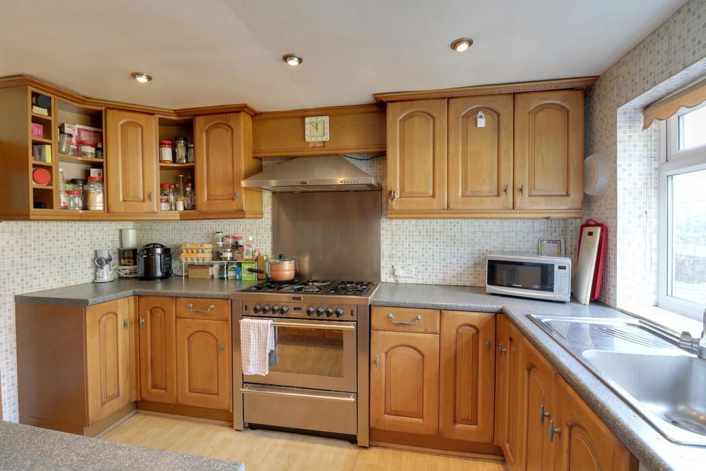Property photo 2 of 16 Fitted Kitchen