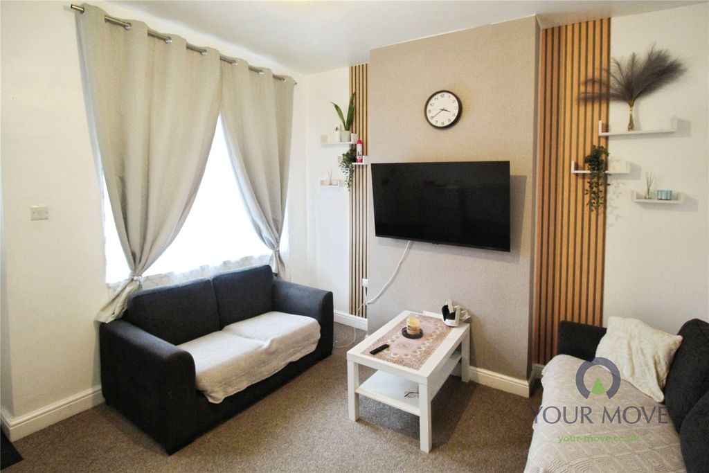 Property photo 3 of 10 Lounge