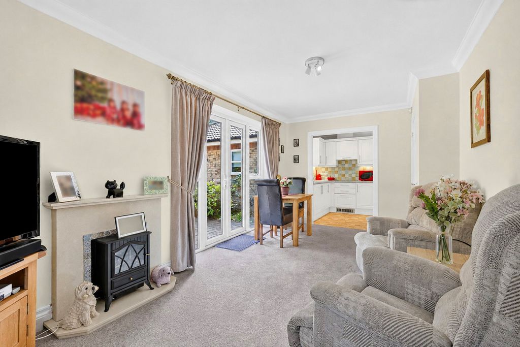 Property photo 2 of 25