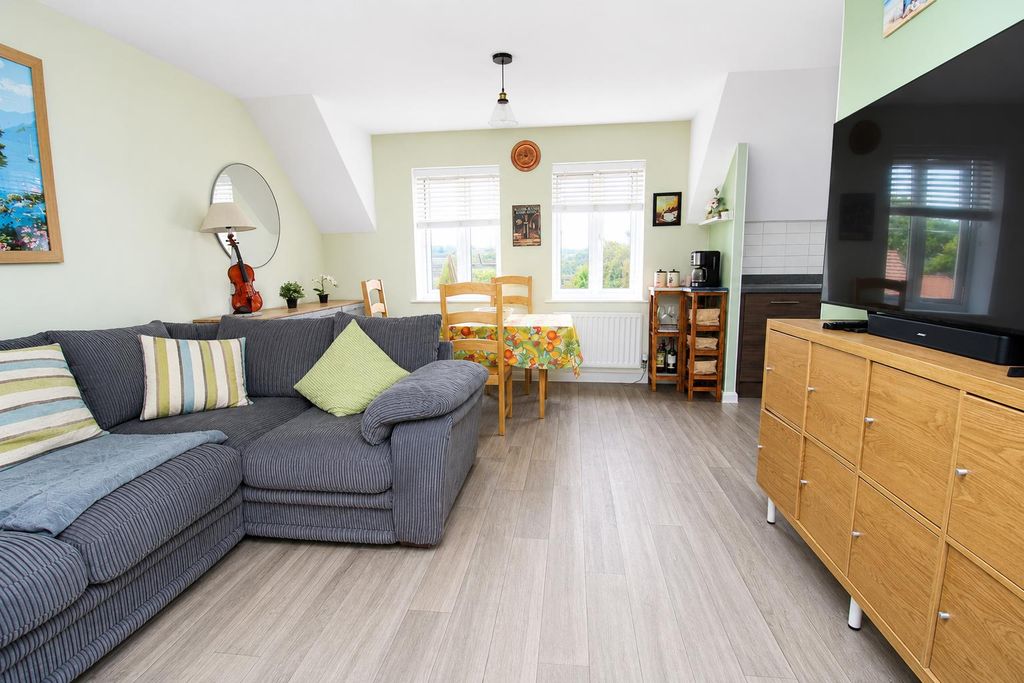 Property photo 2 of 9 6.Png