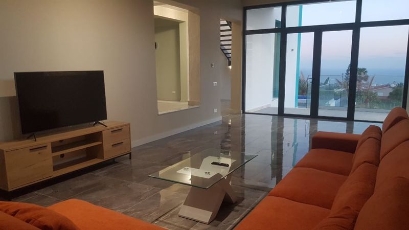 Property photo 3 of 13 Lounge