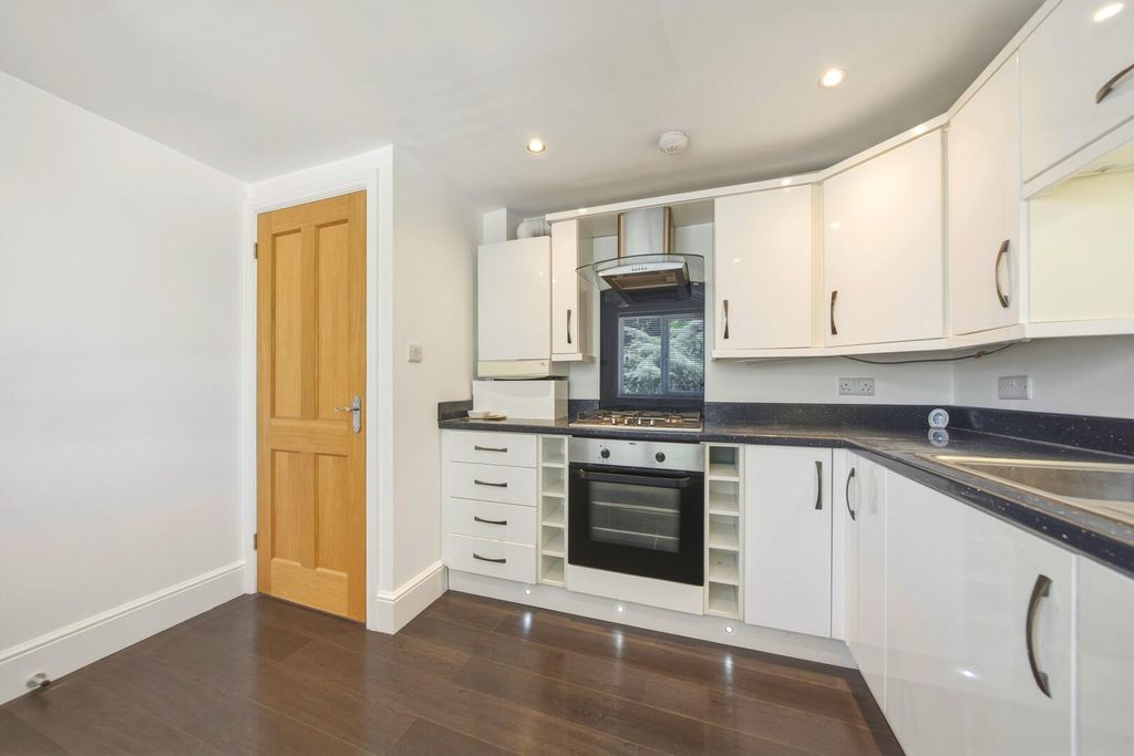 Property photo 2 of 25 Kitchen