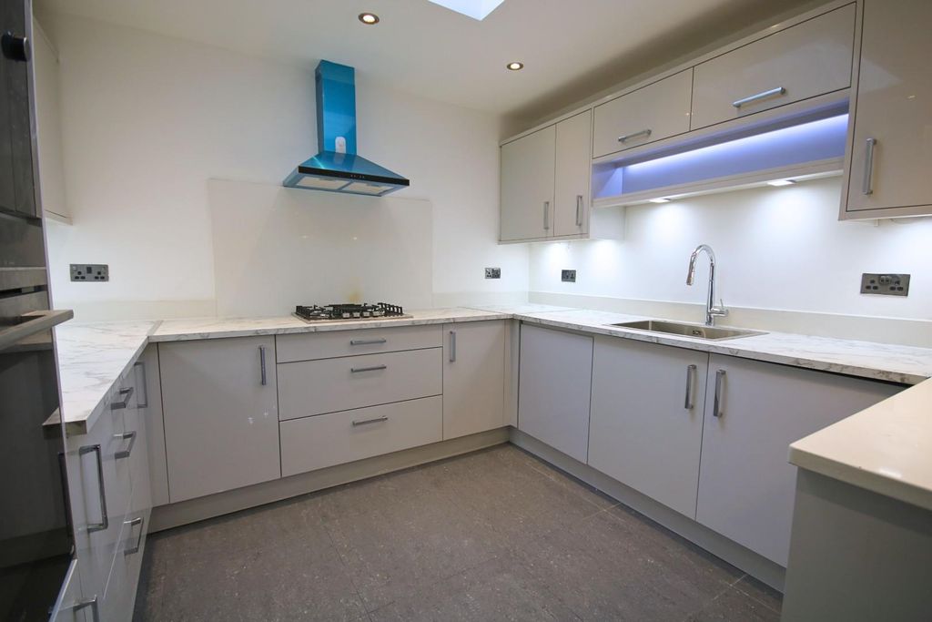 Property photo 3 of 20 Kitch4 (3).Jpg