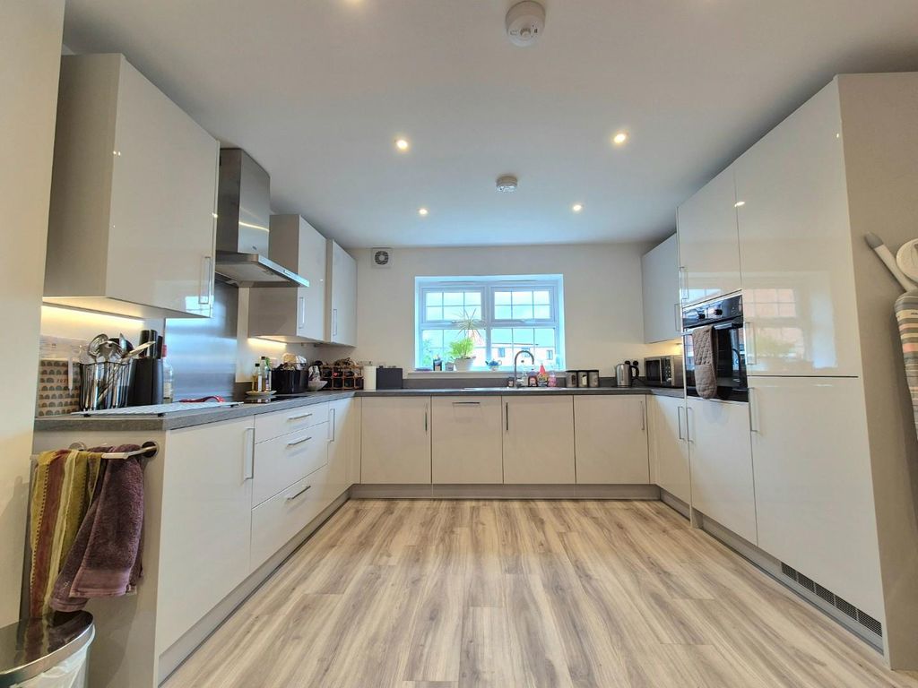 Property photo 2 of 10 20250527_160912.Jpg