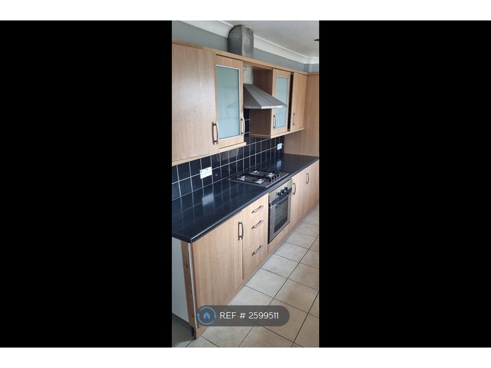 Property photo 1 of 9 Kitchen