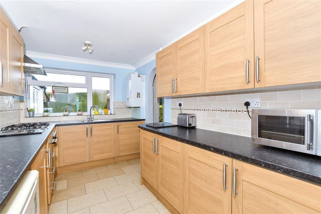 Property photo 3 of 12 Kitchen