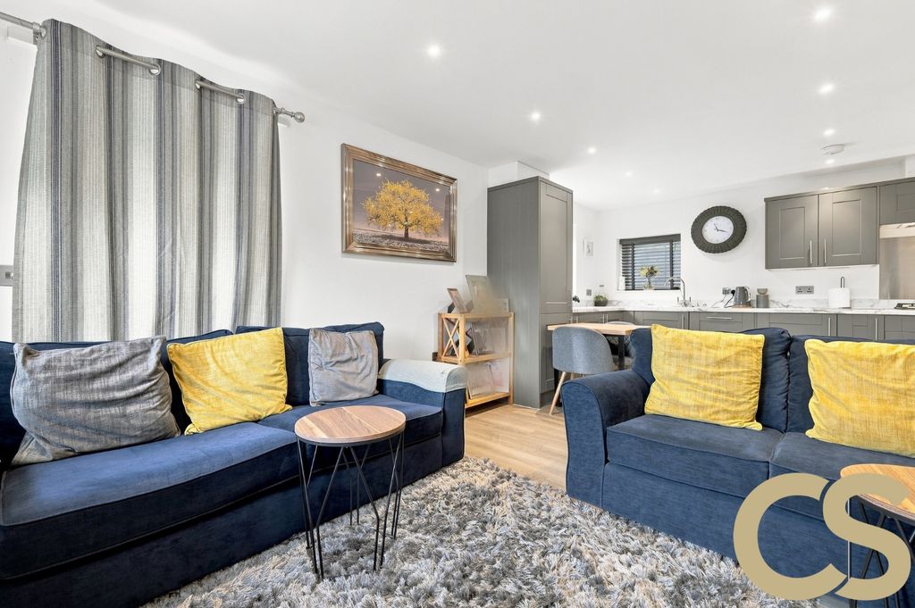 Property photo 3 of 14 5237787