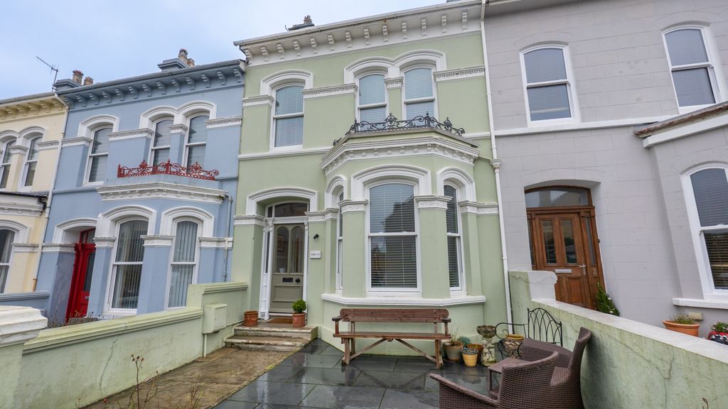 Property photo 1 of 31