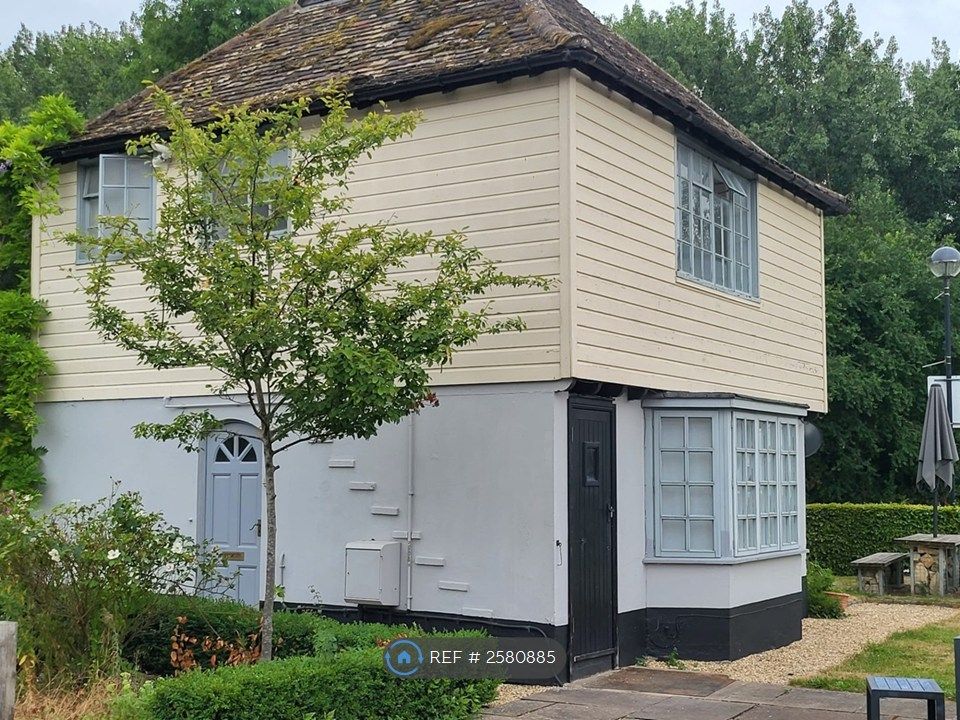 Property photo 1 of 21 Exterior Front Entrance (Black Door)