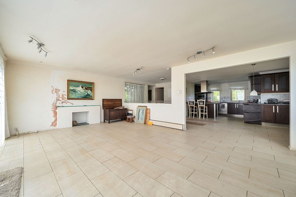 Property photo 3 of 17 Photo 3