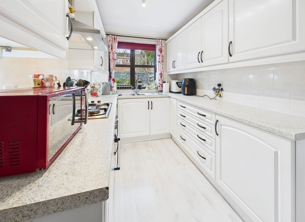 Property photo 3 of 18 Cam02059G0-Pr0199-Still009-001