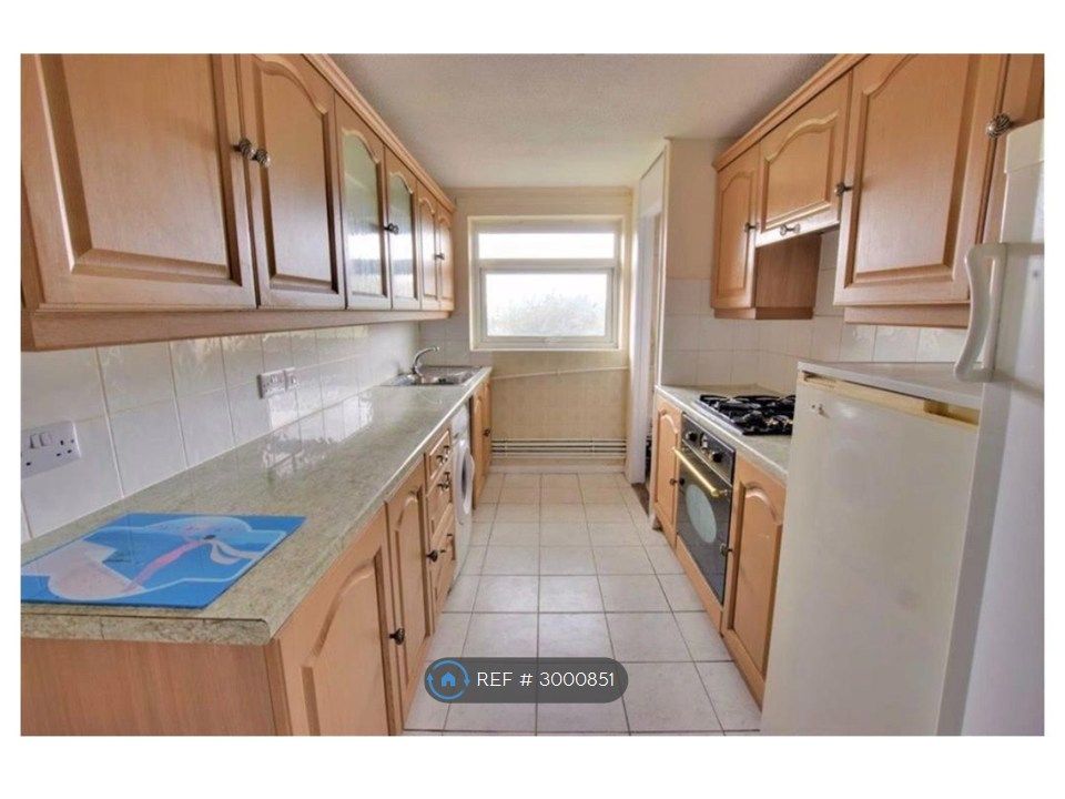 Property photo 3 of 6 Spacious Kitchen With Appliances
