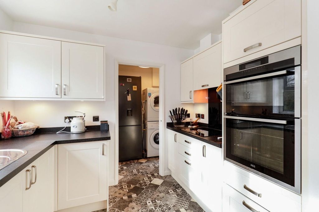 Property photo 3 of 17 Kitchen