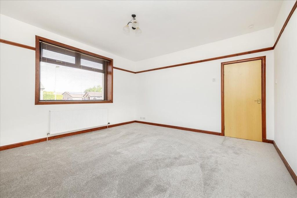 Property photo 3 of 32