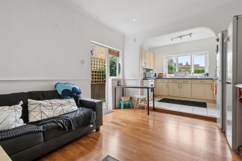Property photo 1 of 12 72 Fountain Road, London, Sw17 0HQ Reception 1A.Jp
