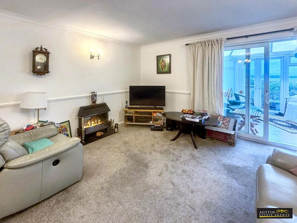 Property photo 2 of 21 Living Room