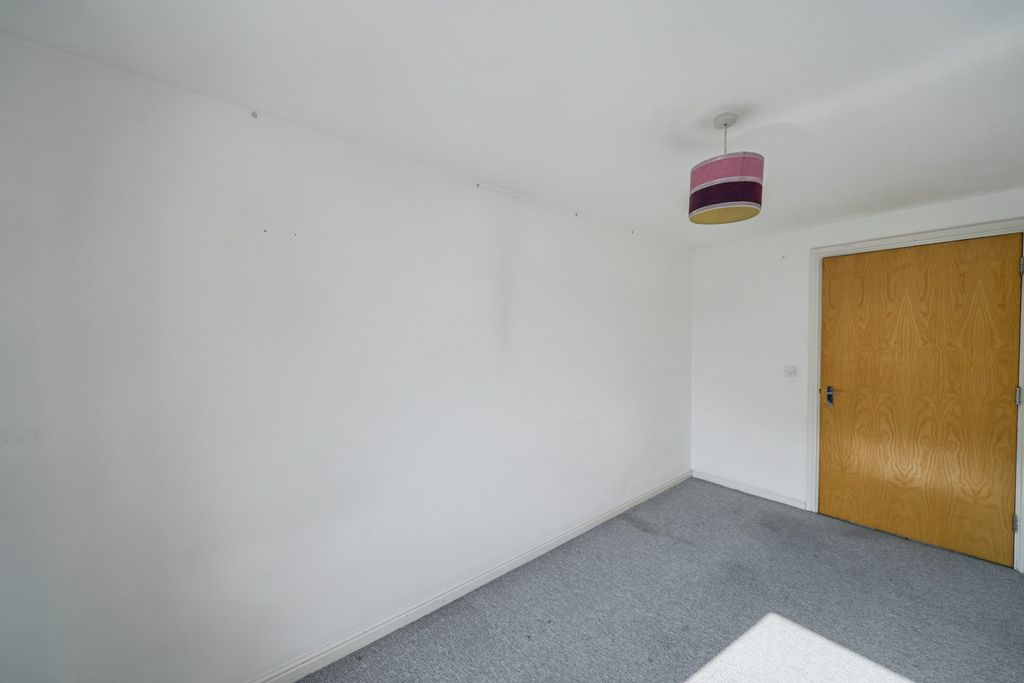 Property photo 1 of 12 136 Berberis House, High Street, Feltham Tw13 4Gr