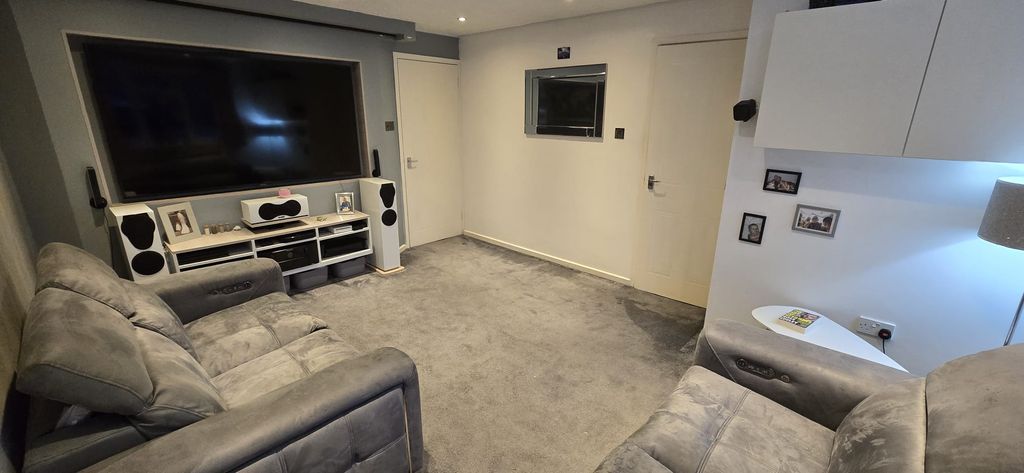 Property photo 3 of 18 85c65Ca8-794c-4359-9697-7Dcf5614737A