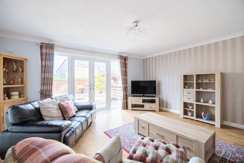 Property photo 3 of 38